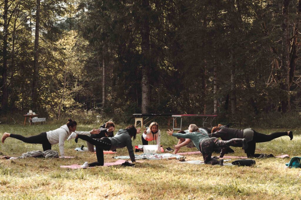 Frauenwanderung mit Kräuterpicknick, Yoga und Meditation